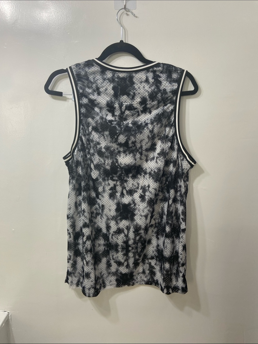 Eighty Eight Black & White Tie-Dye Mesh Graphic sleeveless T-Shirt Size- Large. - Picture 3 of 11